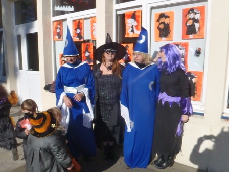 LES MAITRESSES DEGUISEES